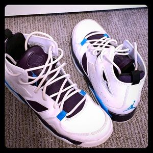 Boys sz 5 1/2 Air Jordan’s